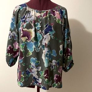 Tommy Bahama size M floral blouse 100% silk Gray blue cream & purple colors